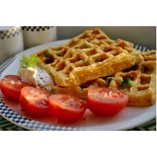 Яичница из вафельницы. Омлет в вафельнице. Яичница в вафельнице. Яичница в вафельнице. Картофельные вафли в вафельнице.